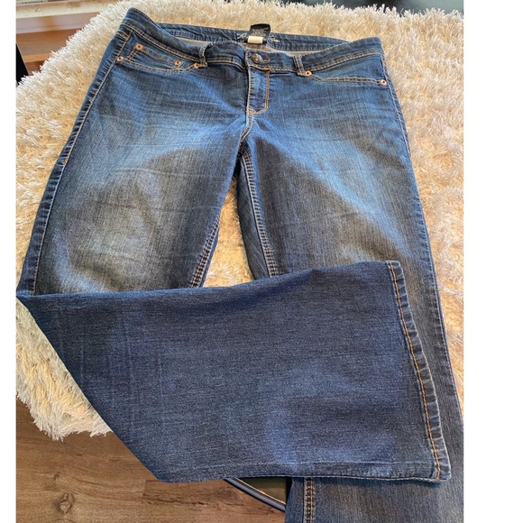 Torrid Source of Wisdom Bootcut Jeans Size 16